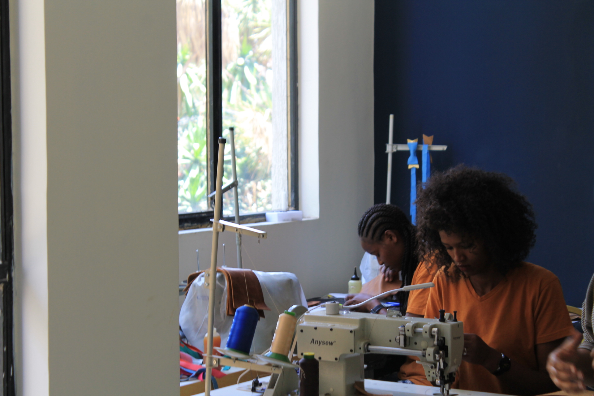 Lavoratori di una delle imprese di Addis Abeba sostenute dal progetto.